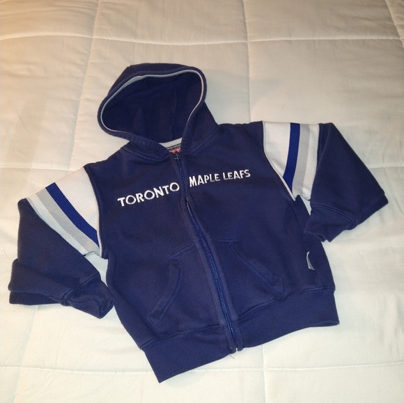 Size 4t Toronto Maple leaf Rbk hockey zip up hoodie - Picture 3 of 16